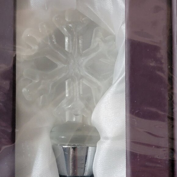 New in Box Hand Blown Glass Holiday Winter Wine Bottle Stoppers - Package of 3 - Picture 3 of 7